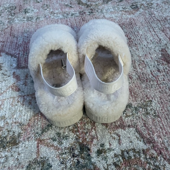 white yeah slide uggs - Picture 2 of 5